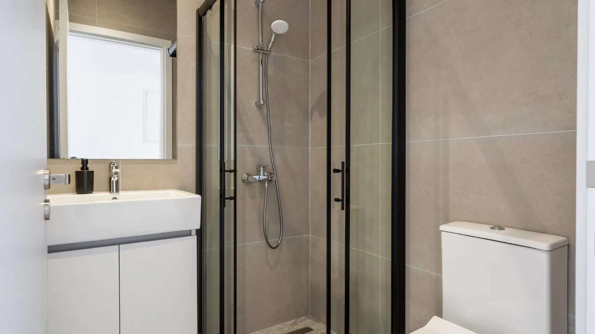 Solara - Stylish Balcony Apartments In Larnaca