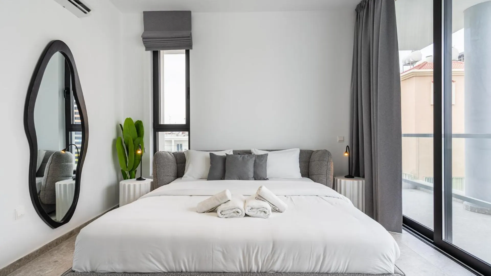 Solara - Stylish Balcony Apartments In Larnaca