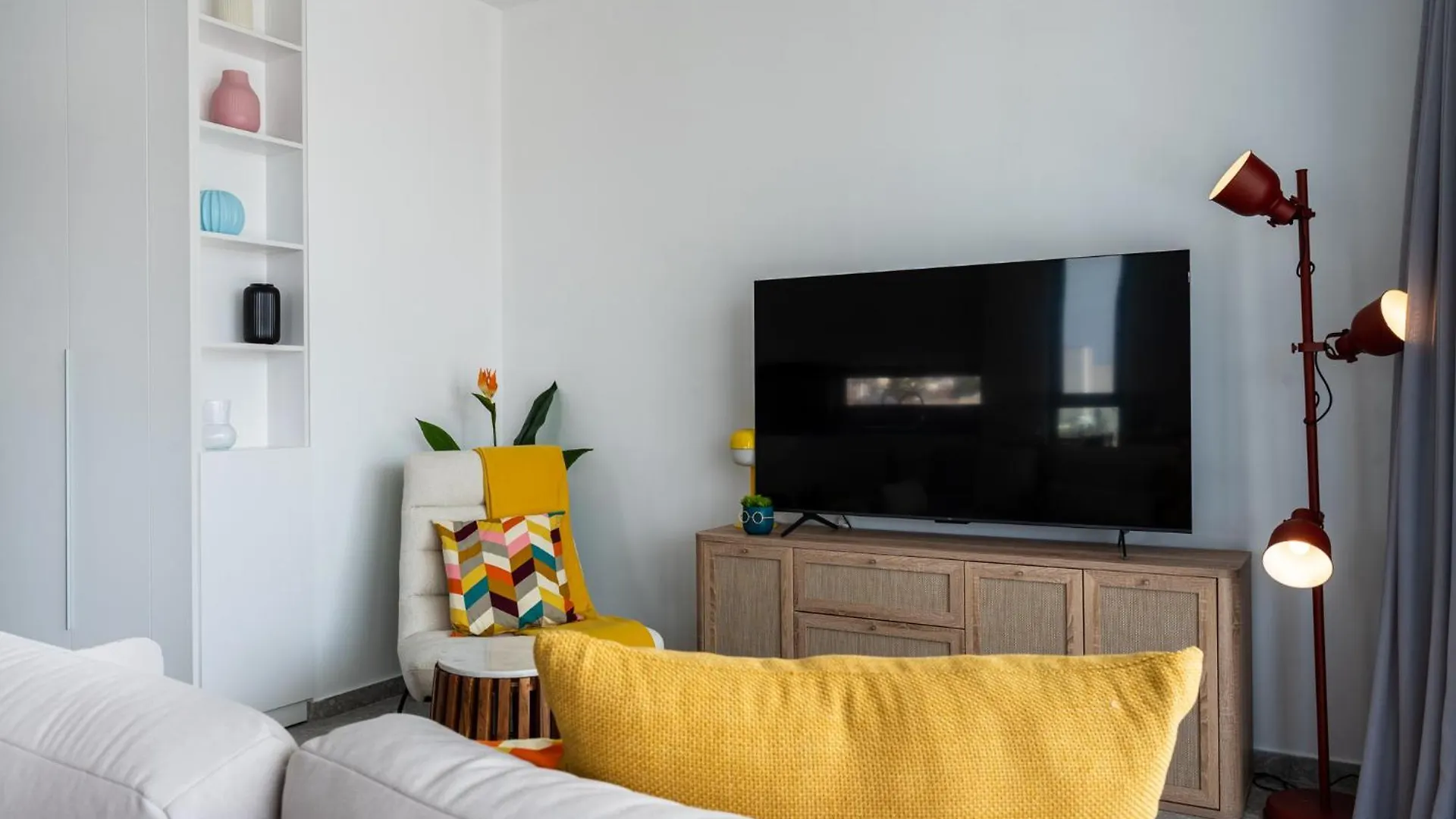 Solara - Stylish Balcony Apartments In Larnaca