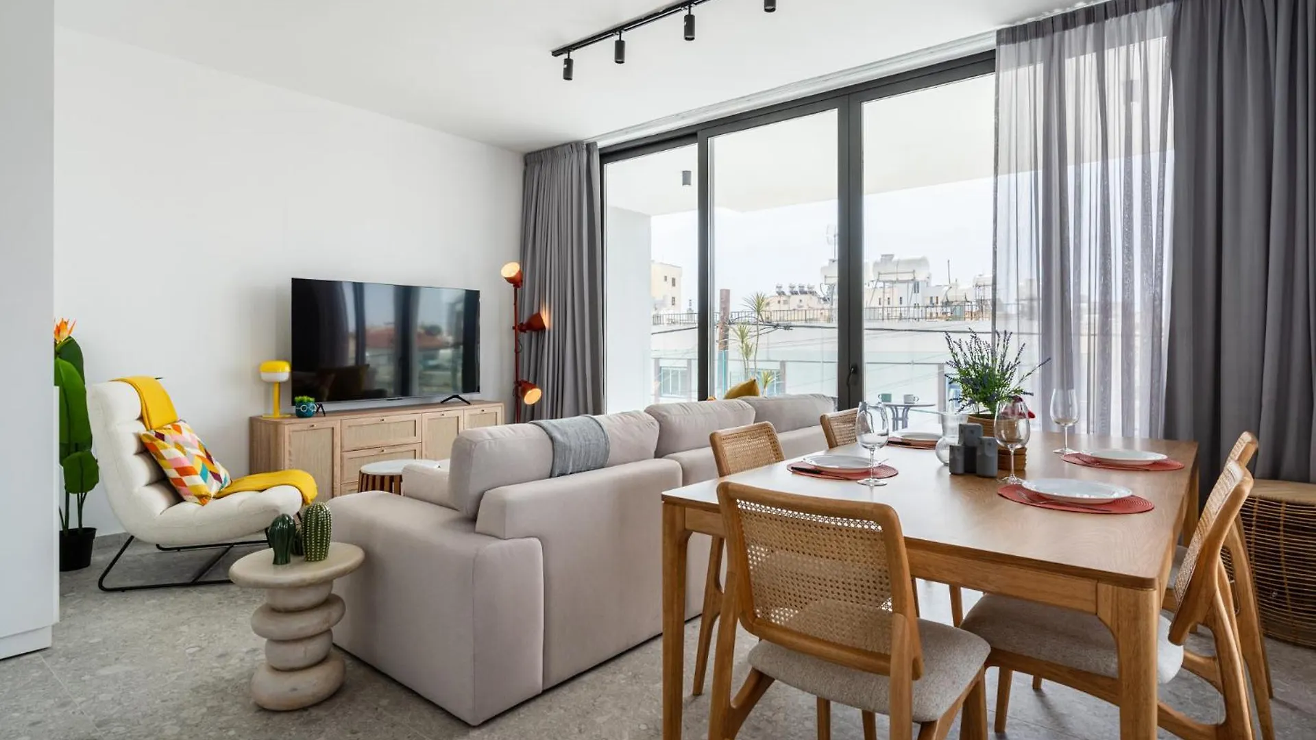 Solara - Stylish Balcony Apartments In Larnaca