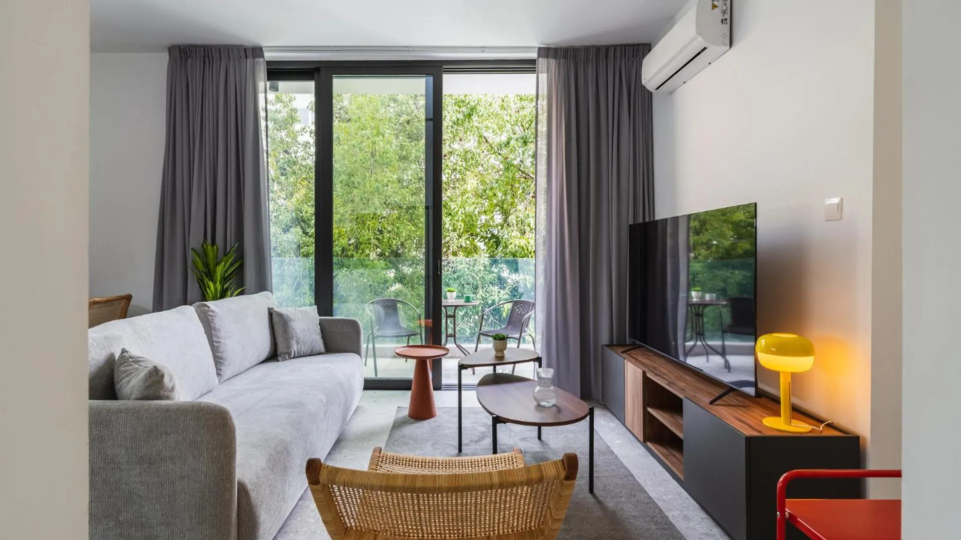 Solara - Stylish Balcony Apartments In Larnaca