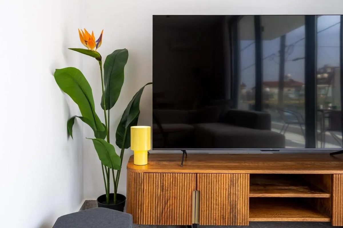 Solara - Stylish Balcony Apartments In Larnaca